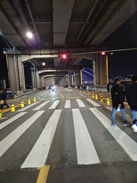We also talked about the differences between the Korean and Japanese Takoyaki. We talked about the stars in the skies are actually stars or satellites or Venus. I'm sure it was not the Venus. 