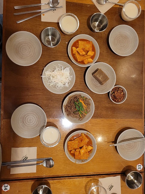Yesterday, I hung out with my friends after work. As I and Jinhee regularly play golf, we wanted to teach others how to play also. We met around at 5:30 PM near Gangnam station and headed to a 시래기(Siraegi) restaurant. It was good. I like Siraegi (시래기밥). 

The guys looked quite busy. It reminded me of the time when I worked for the company. They couldn't stop communicating in slack. It seemed a busy project was going on. 

After the nice dinner, we went to the "screen golf (스크린 골프)" place near Seonleung st. (선릉역). We recently realized that Kakao friends golf offers good prices and a clean environment. 
