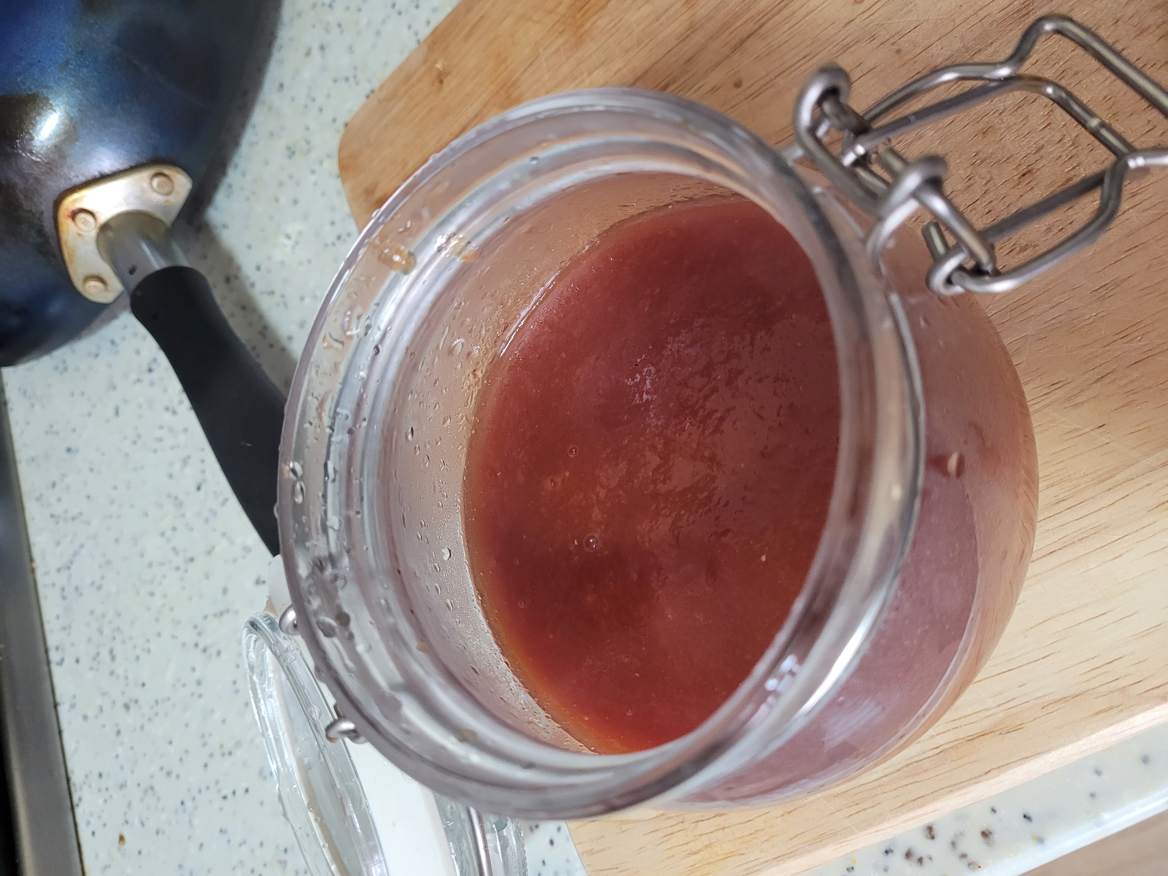 한 숟갈 떠 먹어봤는데 진짜 장난 아니고 너무 맛있어서 깜짝 놀랐다. 