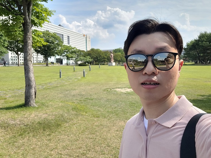 그 학교에도 내려가서 랩 사람들에게도 전해줬고