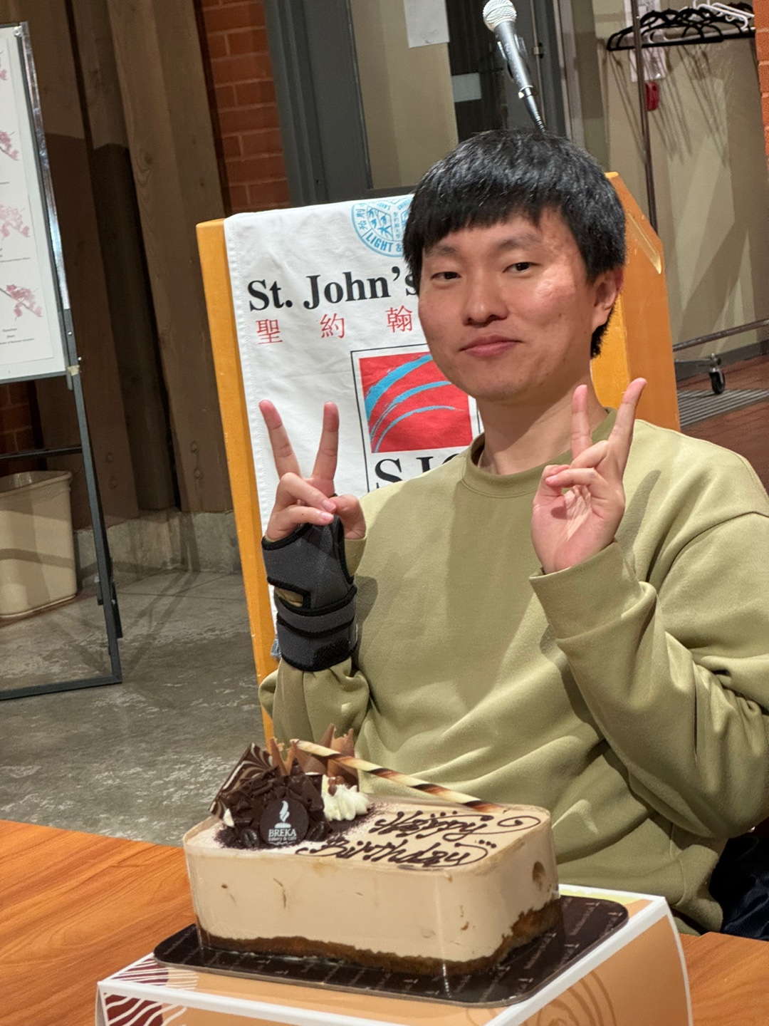 4월에는 생일 파티도 하였다. 