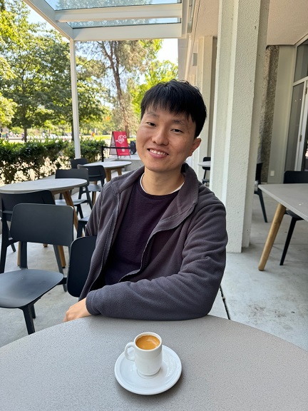 지혜와 아침에 카페를 가서 커피도 마셨다. 날씨 좋은 날 아침 카페에 가서 마시는 커피가 짱이다. 