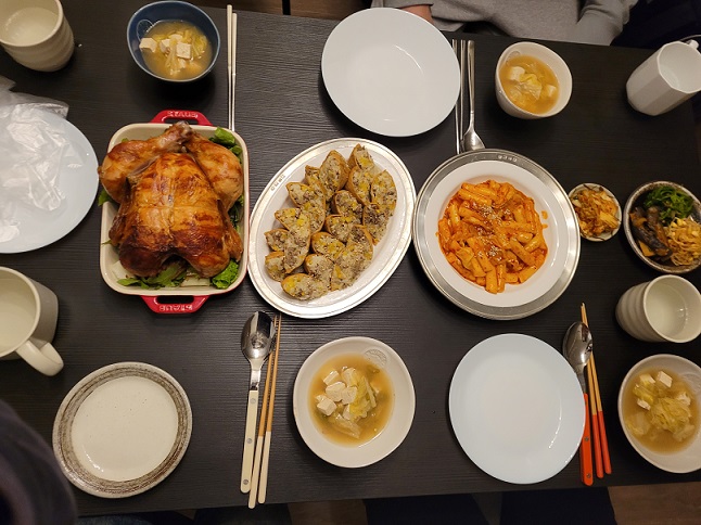 한국인 친구가 연말을 맞아 저녁 초대를 해 주었다. 짱맛이었다. 
